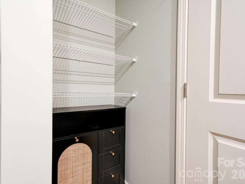 105 Oak Crossing Drive, Shelby, NC 28152.  MLS# CAR4336109, YatesRealty ID 1801. Primary full bathroom