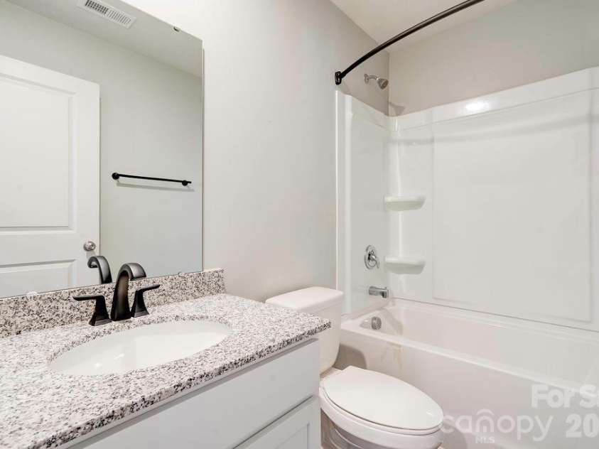 105 Oak Crossing Drive, Shelby, NC 28152.  MLS# CAR4336109, YatesRealty ID 1801. Secondary Upper full bathroom