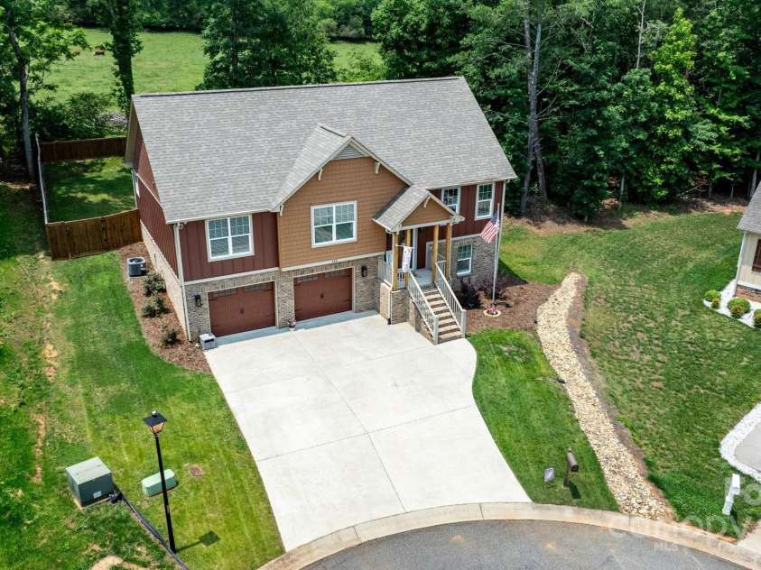 140 Maplewood Court, Hudson, NC 28638.  MLS# CAR4267904, YatesRealty ID 18012. 