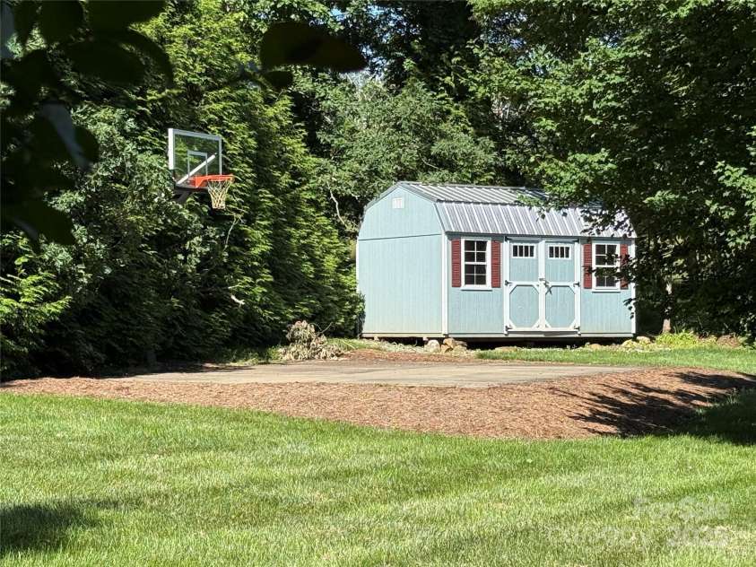 140 Maplewood Court, Hudson, NC 28638.  MLS# CAR4267904, YatesRealty ID 18012. 