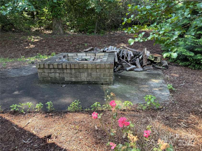 140 Maplewood Court, Hudson, NC 28638.  MLS# CAR4267904, YatesRealty ID 18012. 