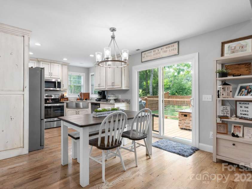 140 Maplewood Court, Hudson, NC 28638.  MLS# CAR4267904, YatesRealty ID 18012. 