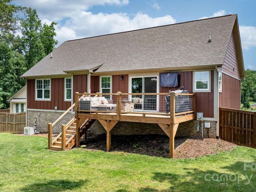 140 Maplewood Court, Hudson, NC 28638.  MLS# CAR4267904, YatesRealty ID 18012. 