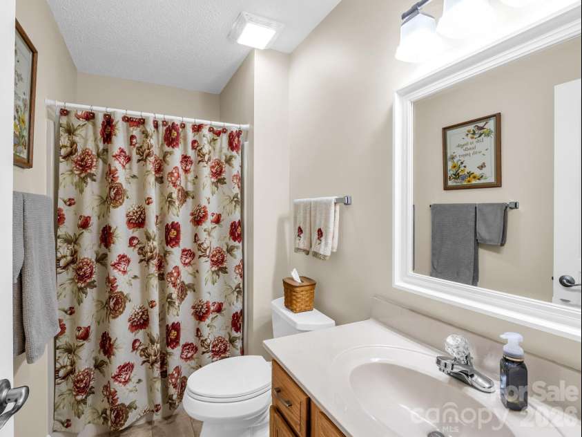 53 Barn Owl Way, Hendersonville, NC 28792.  MLS# CAR4320814, YatesRealty ID 18012. 2nd Bathroom