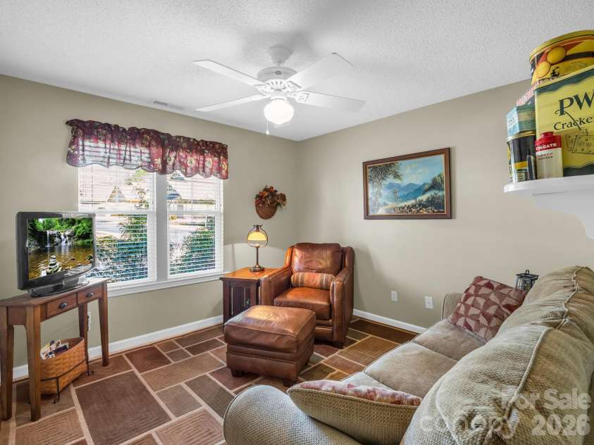 53 Barn Owl Way, Hendersonville, NC 28792.  MLS# CAR4320814, YatesRealty ID 18012. 2nd Bedroom
