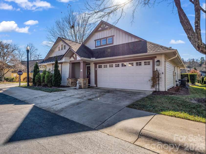 53 Barn Owl Way, Hendersonville, NC 28792.  MLS# CAR4320814, YatesRealty ID 18012. 