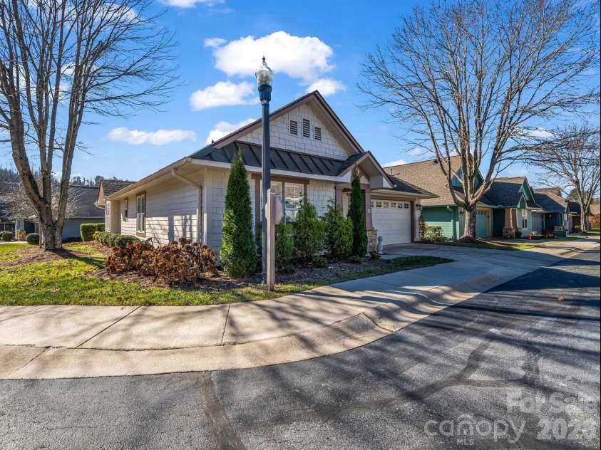 53 Barn Owl Way, Hendersonville, NC 28792.  MLS# CAR4320814, YatesRealty ID 18012. 