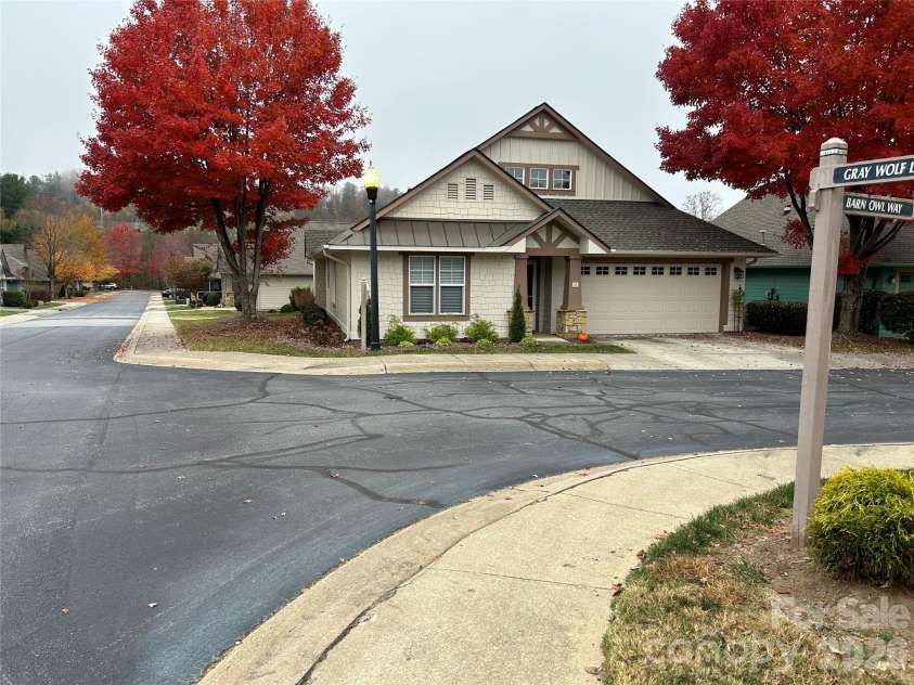53 Barn Owl Way, Hendersonville, NC 28792.  MLS# CAR4320814, YatesRealty ID 18012. Fall Photo