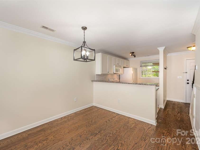 1218 Green Oaks Lane, Charlotte, NC 28205.  MLS# CAR4246670, YatesRealty ID 18013. 