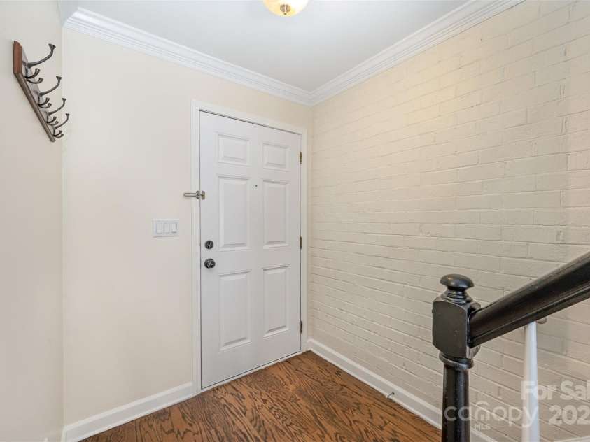 1218 Green Oaks Lane, Charlotte, NC 28205.  MLS# CAR4246670, YatesRealty ID 18013. 