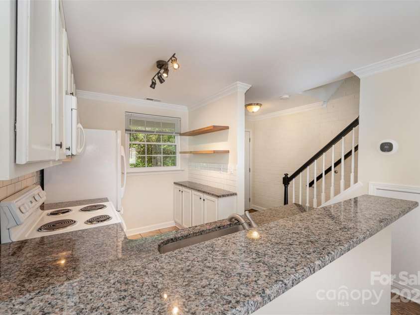 1218 Green Oaks Lane, Charlotte, NC 28205.  MLS# CAR4246670, YatesRealty ID 18013. 