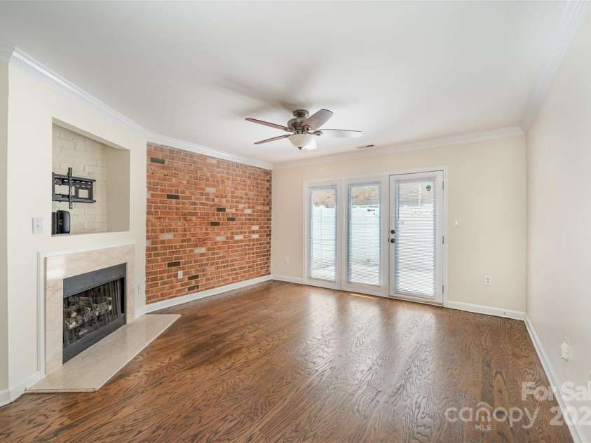 1218 Green Oaks Lane, Charlotte, NC 28205.  MLS# CAR4246670, YatesRealty ID 18013. 