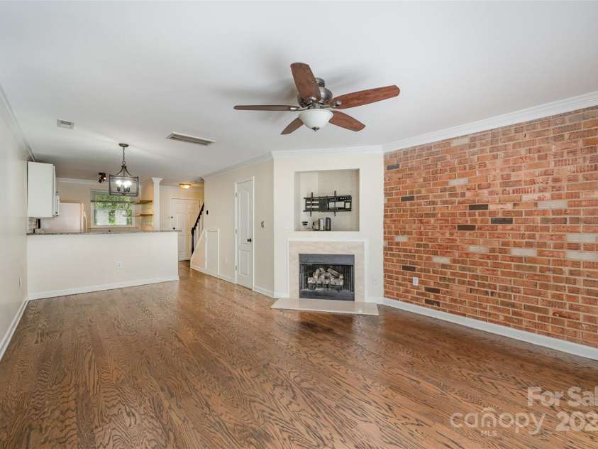 1218 Green Oaks Lane, Charlotte, NC 28205.  MLS# CAR4246670, YatesRealty ID 18013. 