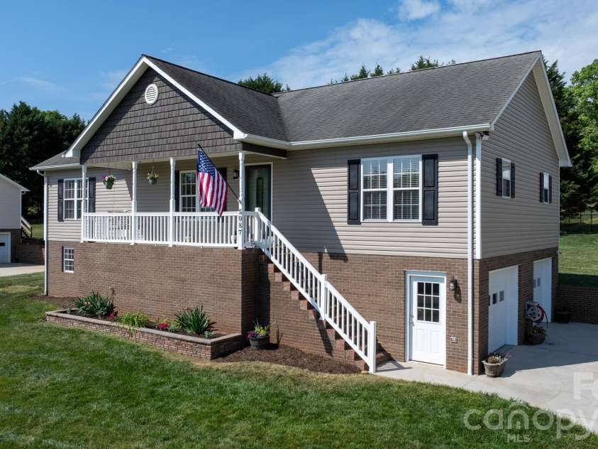 5087 South Oak Circle, Granite Falls, NC 28630.  MLS# CAR4374604, YatesRealty ID 18014. 