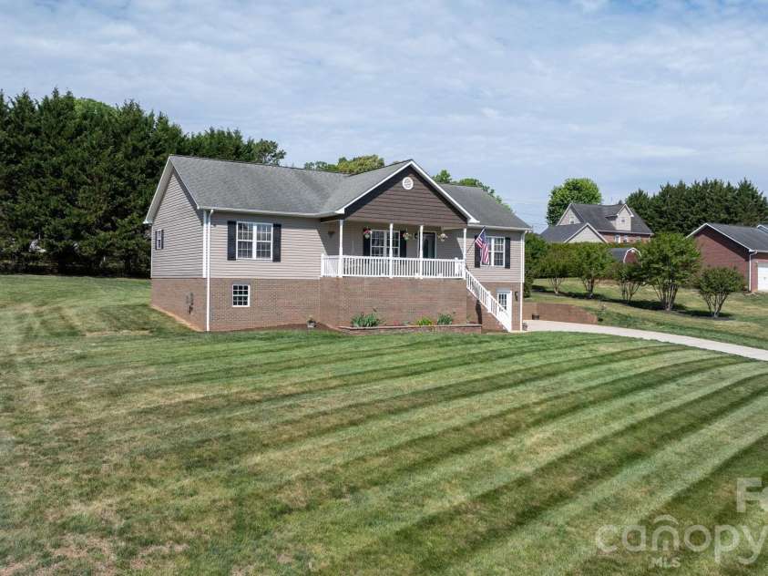 5087 South Oak Circle, Granite Falls, NC 28630.  MLS# CAR4374604, YatesRealty ID 18014. 