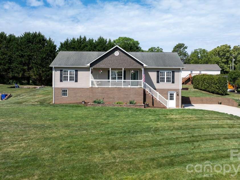 5087 South Oak Circle, Granite Falls, NC 28630.  MLS# CAR4374604, YatesRealty ID 18014. 