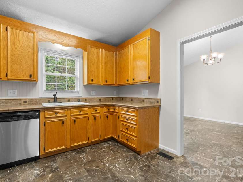 5087 South Oak Circle, Granite Falls, NC 28630.  MLS# CAR4374604, YatesRealty ID 18014. 