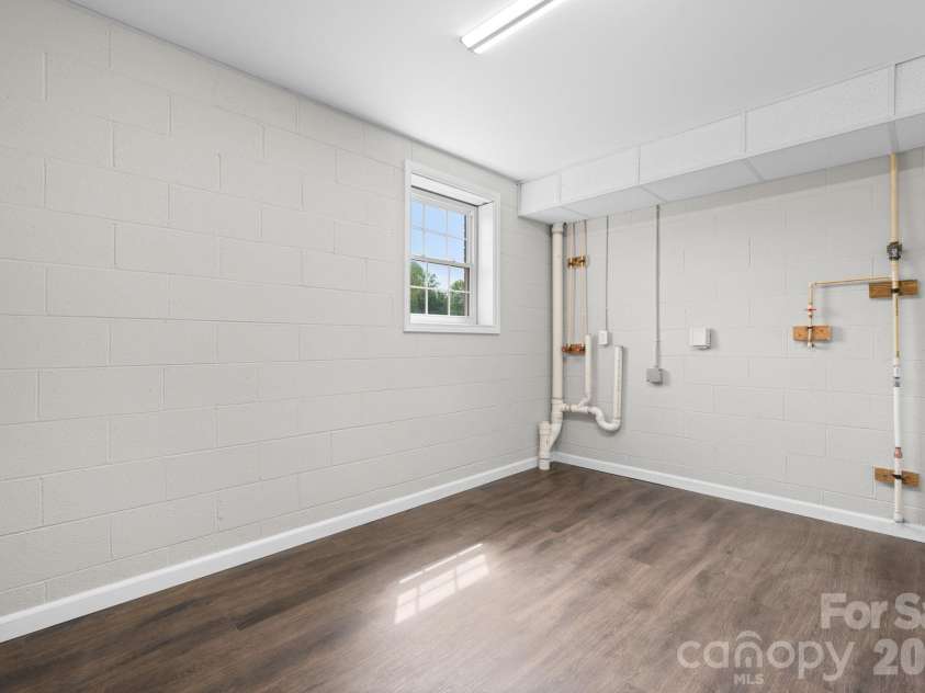 5087 South Oak Circle, Granite Falls, NC 28630.  MLS# CAR4374604, YatesRealty ID 18014. 