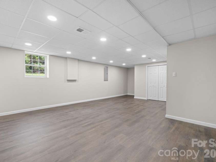 5087 South Oak Circle, Granite Falls, NC 28630.  MLS# CAR4374604, YatesRealty ID 18014. 