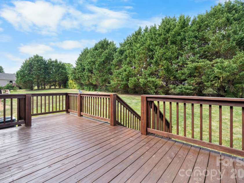 5087 South Oak Circle, Granite Falls, NC 28630.  MLS# CAR4374604, YatesRealty ID 18014. 