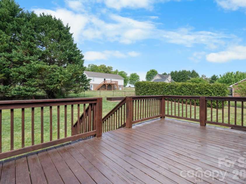 5087 South Oak Circle, Granite Falls, NC 28630.  MLS# CAR4374604, YatesRealty ID 18014. 