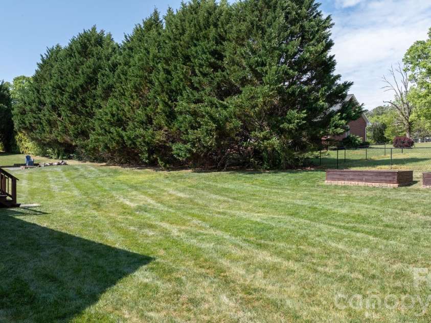 5087 South Oak Circle, Granite Falls, NC 28630.  MLS# CAR4374604, YatesRealty ID 18014. 