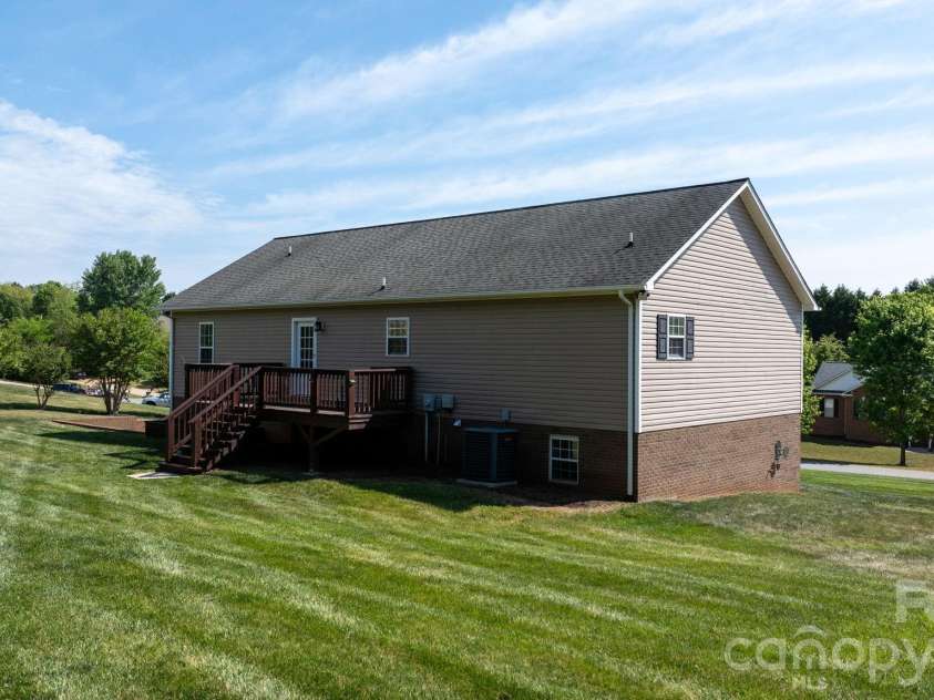 5087 South Oak Circle, Granite Falls, NC 28630.  MLS# CAR4374604, YatesRealty ID 18014. 