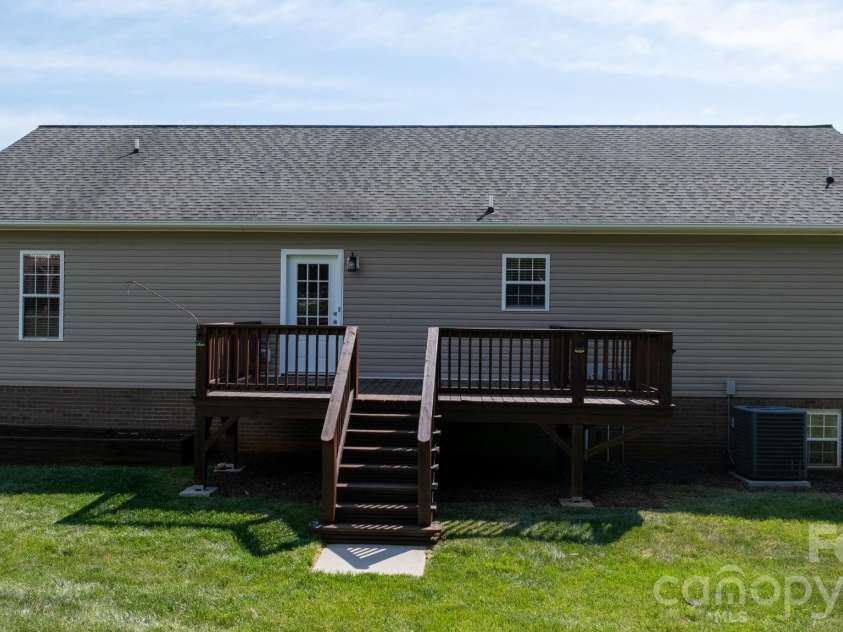5087 South Oak Circle, Granite Falls, NC 28630.  MLS# CAR4374604, YatesRealty ID 18014. 