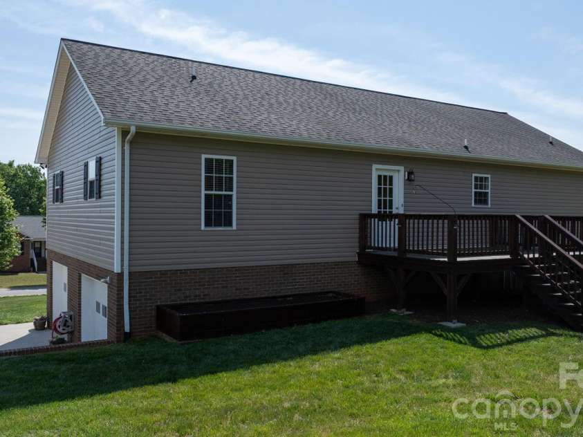 5087 South Oak Circle, Granite Falls, NC 28630.  MLS# CAR4374604, YatesRealty ID 18014. 