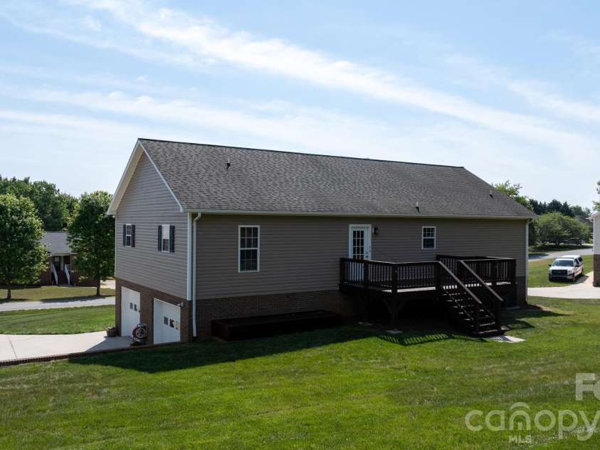 5087 South Oak Circle, Granite Falls, NC 28630.  MLS# CAR4374604, YatesRealty ID 18014. 