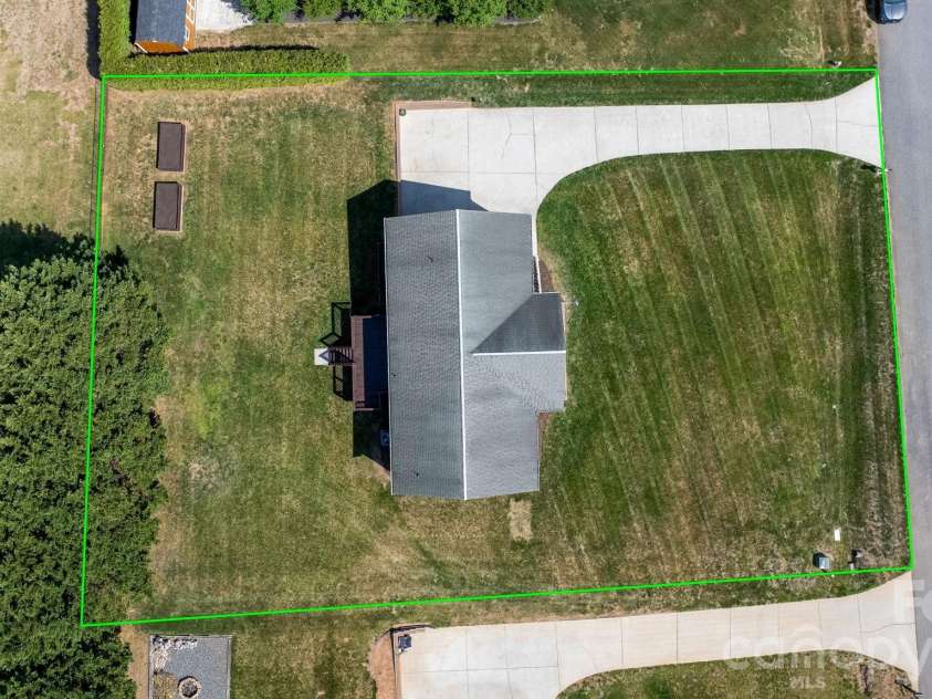 5087 South Oak Circle, Granite Falls, NC 28630.  MLS# CAR4374604, YatesRealty ID 18014. 