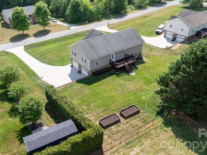 5087 South Oak Circle, Granite Falls, NC 28630.  MLS# CAR4374604, YatesRealty ID 18014. 
