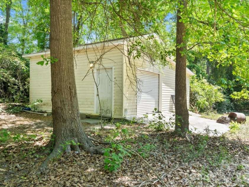 411 Chapman Street, Chesterfield, SC 29709.  MLS# CAR4374131, YatesRealty ID 18015. 