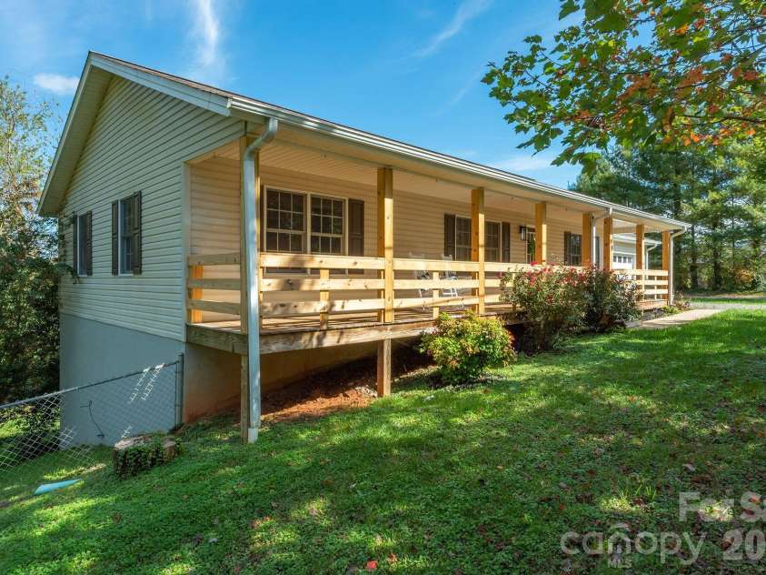 18 Garrison Road, Weaverville, NC 28787.  MLS# CAR4345981, YatesRealty ID 18017. 