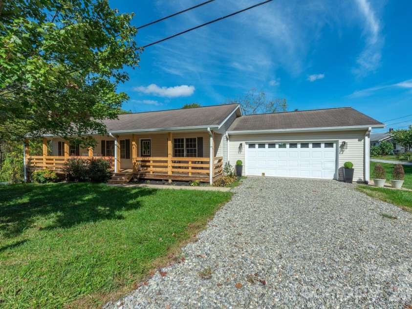 18 Garrison Road, Weaverville, NC 28787.  MLS# CAR4345981, YatesRealty ID 18017. 
