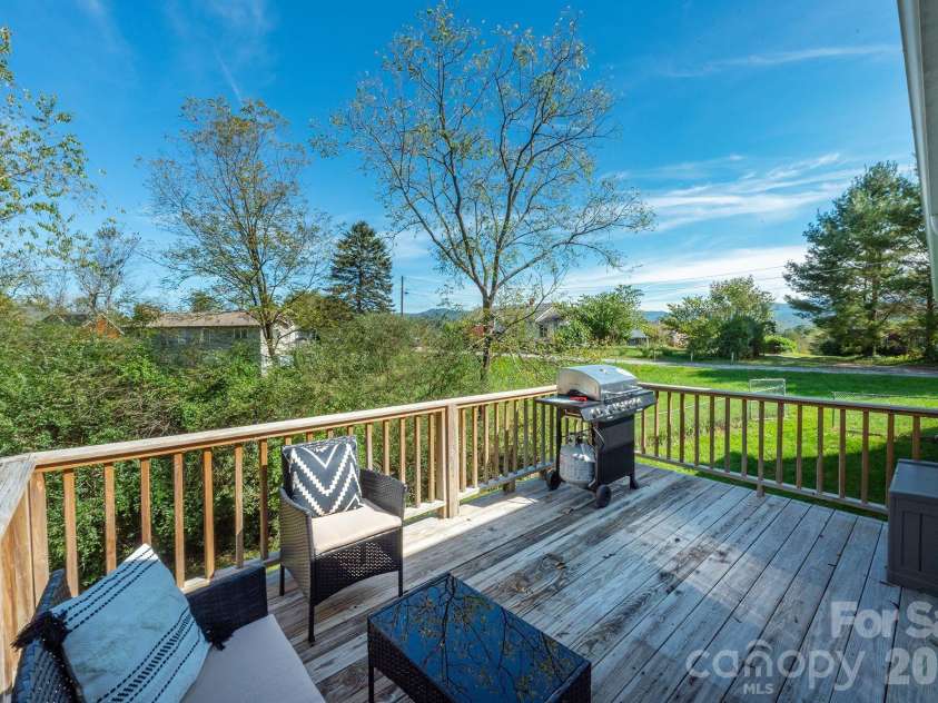 18 Garrison Road, Weaverville, NC 28787.  MLS# CAR4345981, YatesRealty ID 18017. 