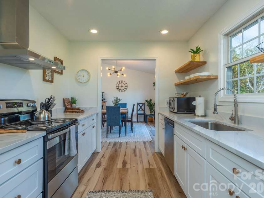 18 Garrison Road, Weaverville, NC 28787.  MLS# CAR4345981, YatesRealty ID 18017. 