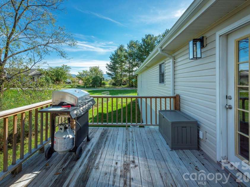 18 Garrison Road, Weaverville, NC 28787.  MLS# CAR4345981, YatesRealty ID 18017. 