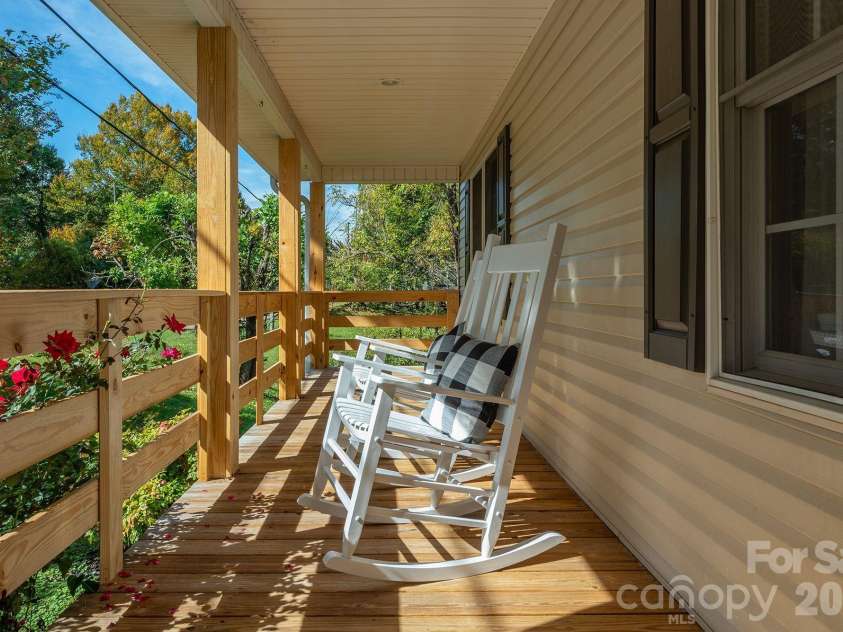 18 Garrison Road, Weaverville, NC 28787.  MLS# CAR4345981, YatesRealty ID 18017. 