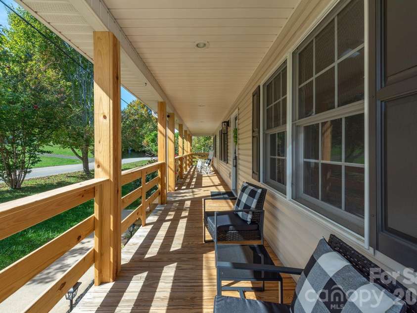 18 Garrison Road, Weaverville, NC 28787.  MLS# CAR4345981, YatesRealty ID 18017. 