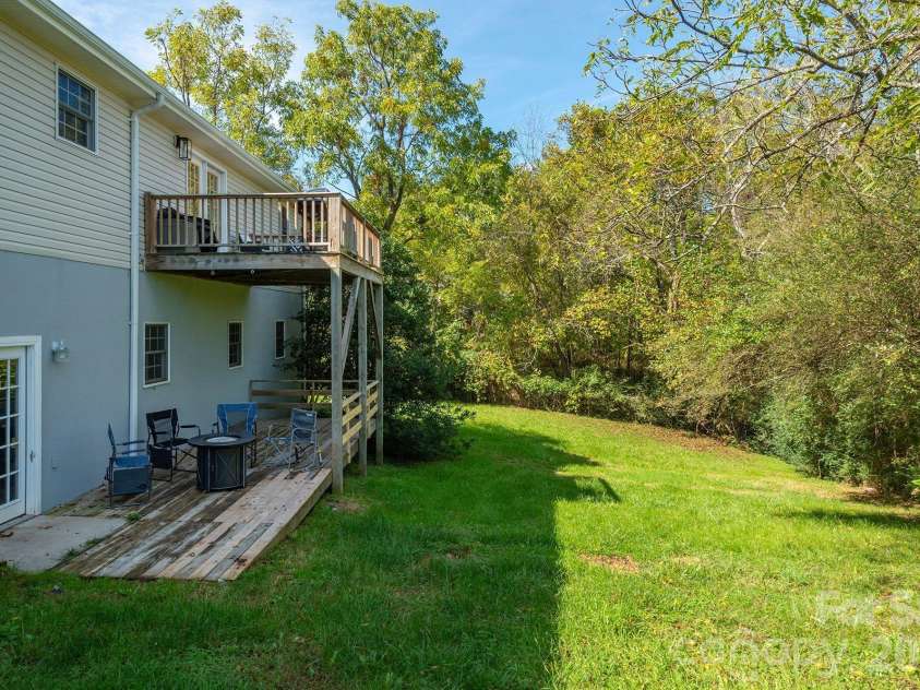 18 Garrison Road, Weaverville, NC 28787.  MLS# CAR4345981, YatesRealty ID 18017. 