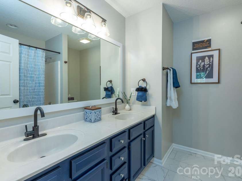 18 Garrison Road, Weaverville, NC 28787.  MLS# CAR4345981, YatesRealty ID 18017. Master Bathrm