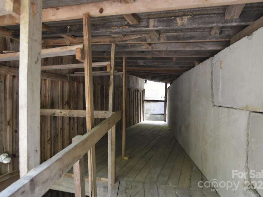 140 Ivy Trails Road, Weaverville, NC 28787.  MLS# CAR4228155, YatesRealty ID 18018. 