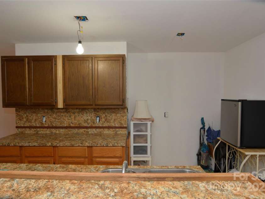 140 Ivy Trails Road, Weaverville, NC 28787.  MLS# CAR4228155, YatesRealty ID 18018. Kitchen