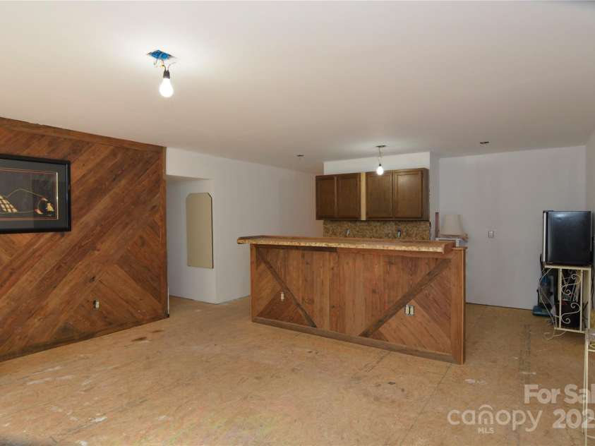 140 Ivy Trails Road, Weaverville, NC 28787.  MLS# CAR4228155, YatesRealty ID 18018. Living / Kitchen Area