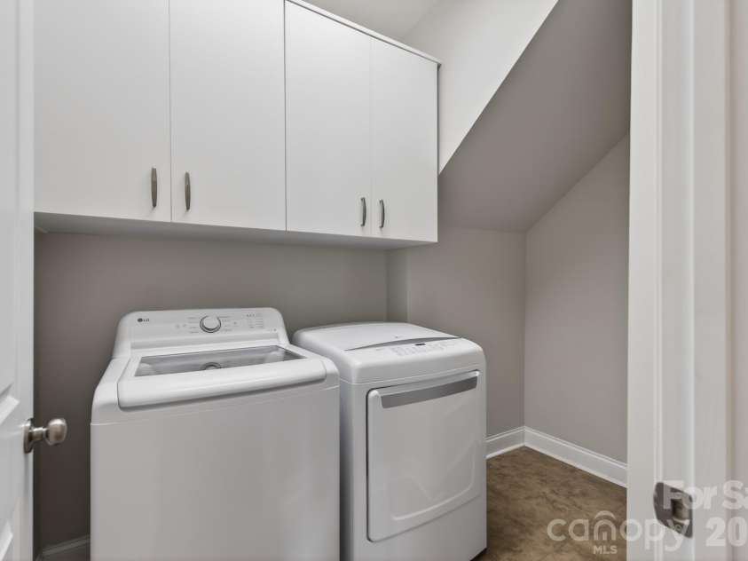 208 Helton Lane, Fort Mill, SC 29708.  MLS# CAR4368542, YatesRealty ID 18018. Main Level Laundry Room