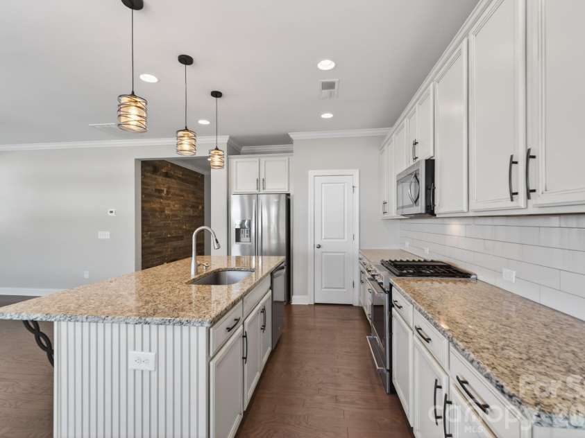 208 Helton Lane, Fort Mill, SC 29708.  MLS# CAR4368542, YatesRealty ID 18018. Spacious Kitchen Countertops