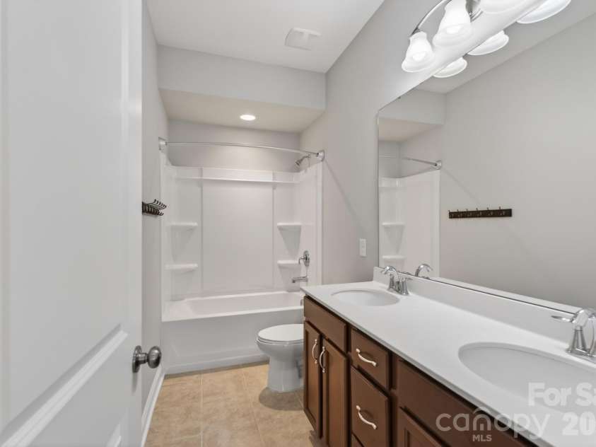 208 Helton Lane, Fort Mill, SC 29708.  MLS# CAR4368542, YatesRealty ID 18018. Upper Level Secondary Full Bathroom 