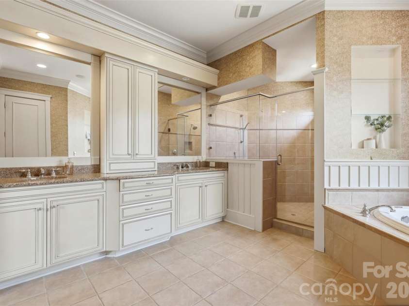 14606 Jockeys Ridge Drive, Charlotte, NC 28277.  MLS# CAR4356748, YatesRealty ID 18019. 