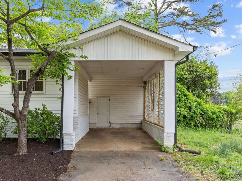 1601 Gambia Street, Charlotte, NC 28208.  MLS# CAR4245420, YatesRealty ID 18019. 